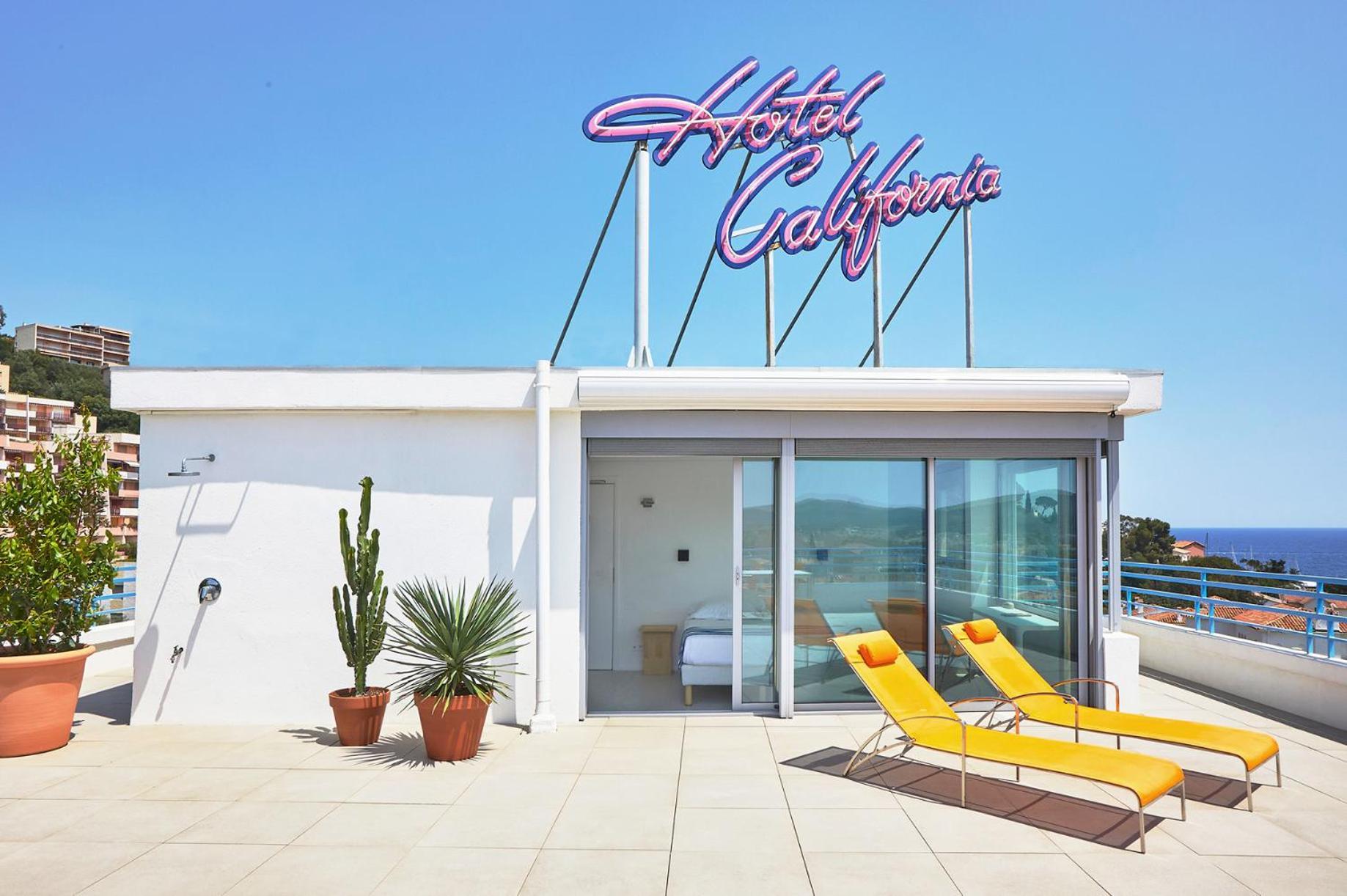 Hotel California Le Lavandou Exterior photo