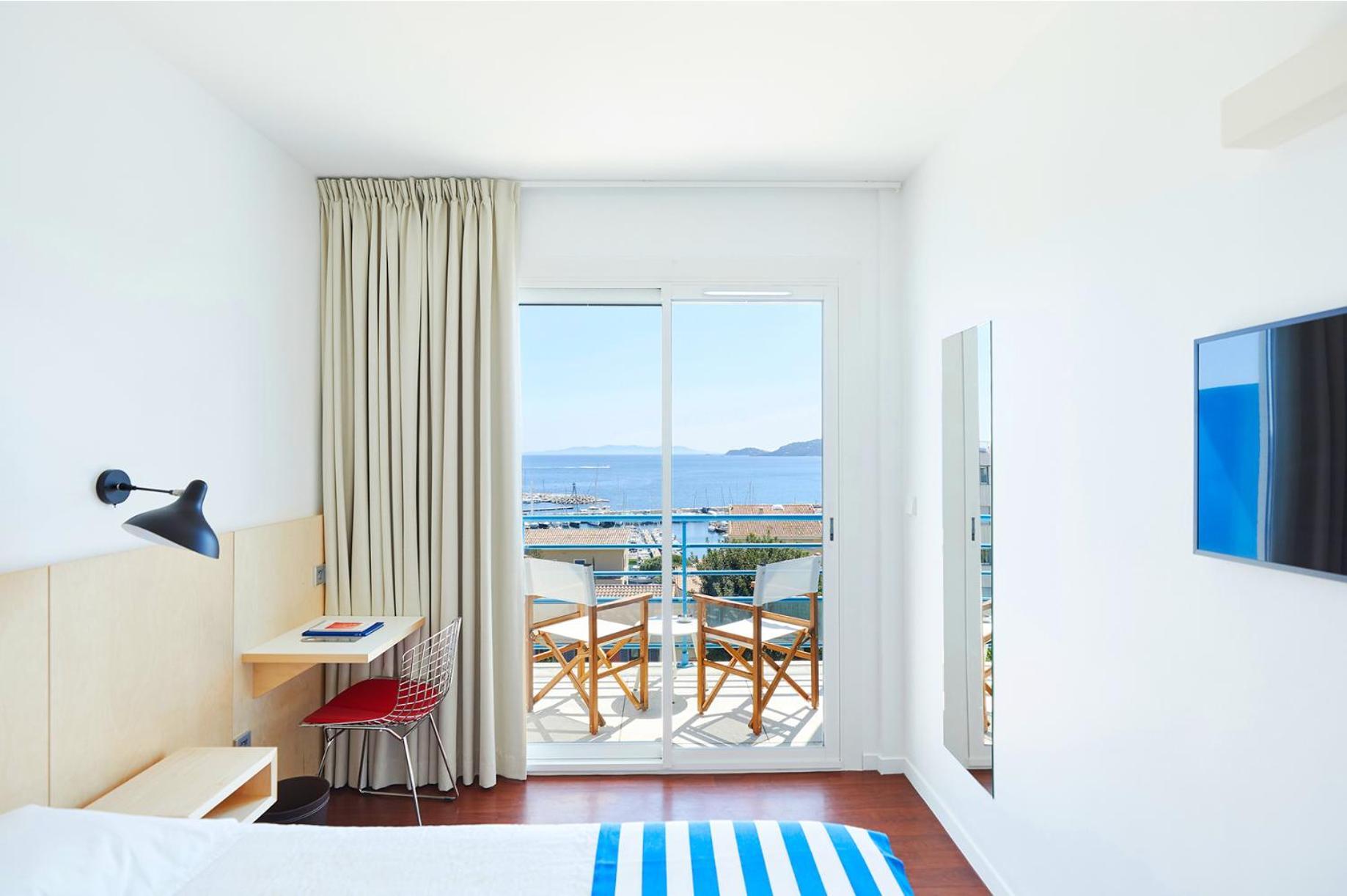 Hotel California Le Lavandou Exterior photo