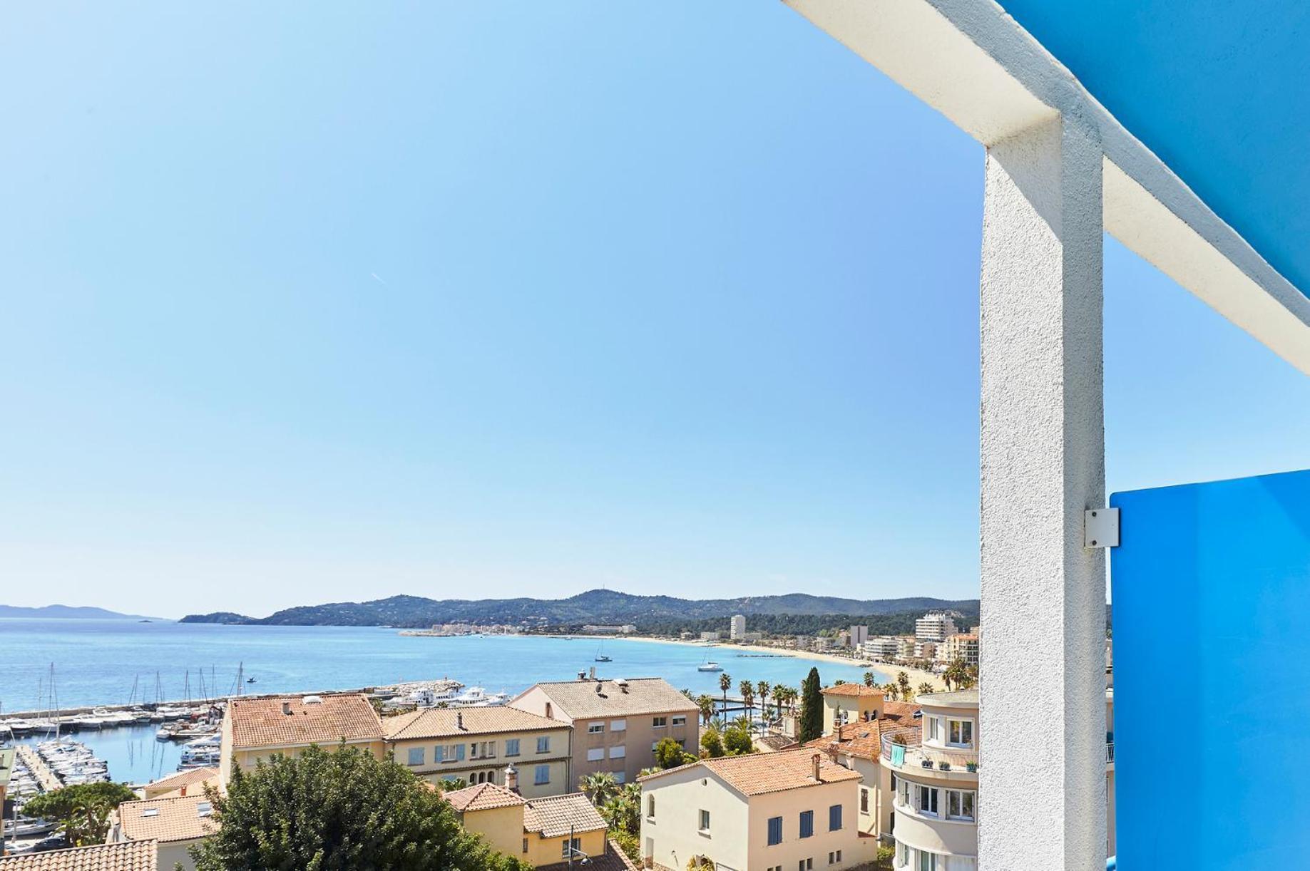 Hotel California Le Lavandou Exterior photo